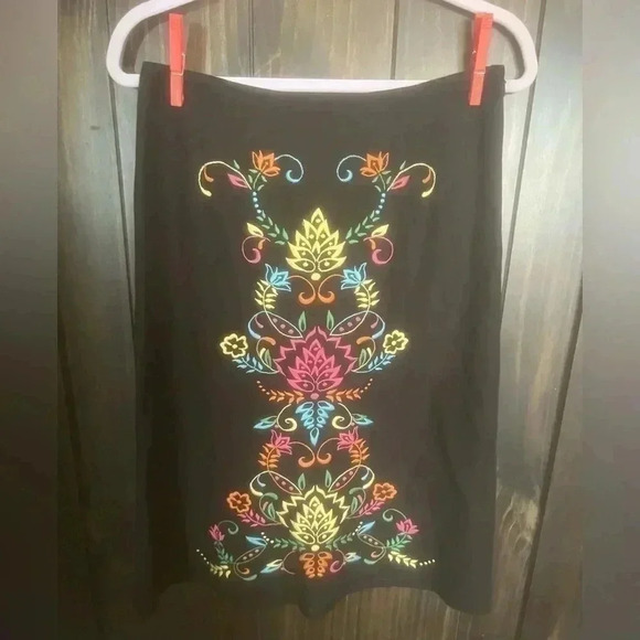 Harold's Dresses & Skirts - Harold's Black Boho Embroidered Skirt Size 8